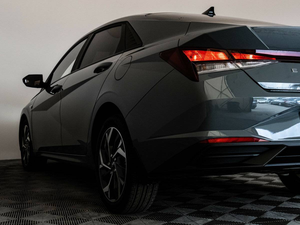 Hyundai Elantra с пробегом — 2021 год. Фото: #8