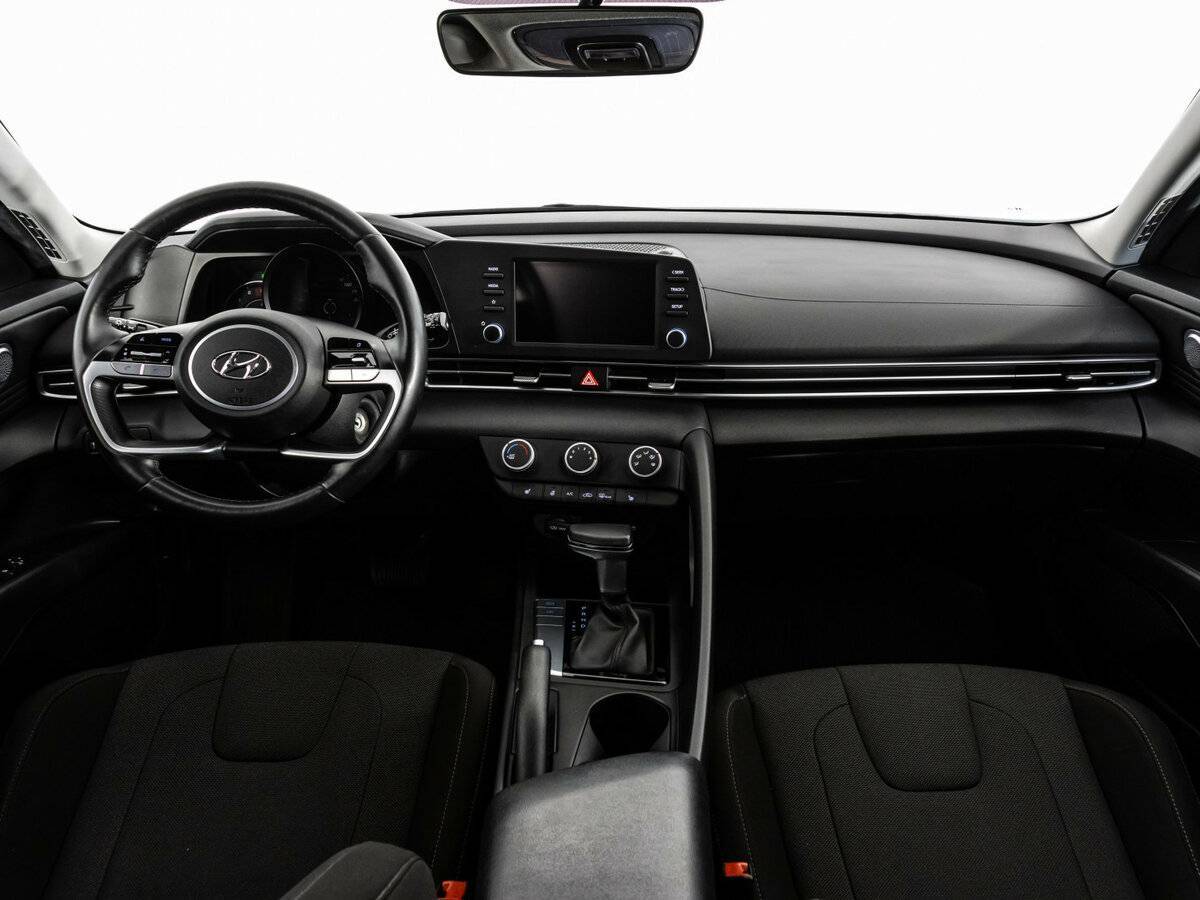 Hyundai Elantra с пробегом — 2021 год. Фото: #10
