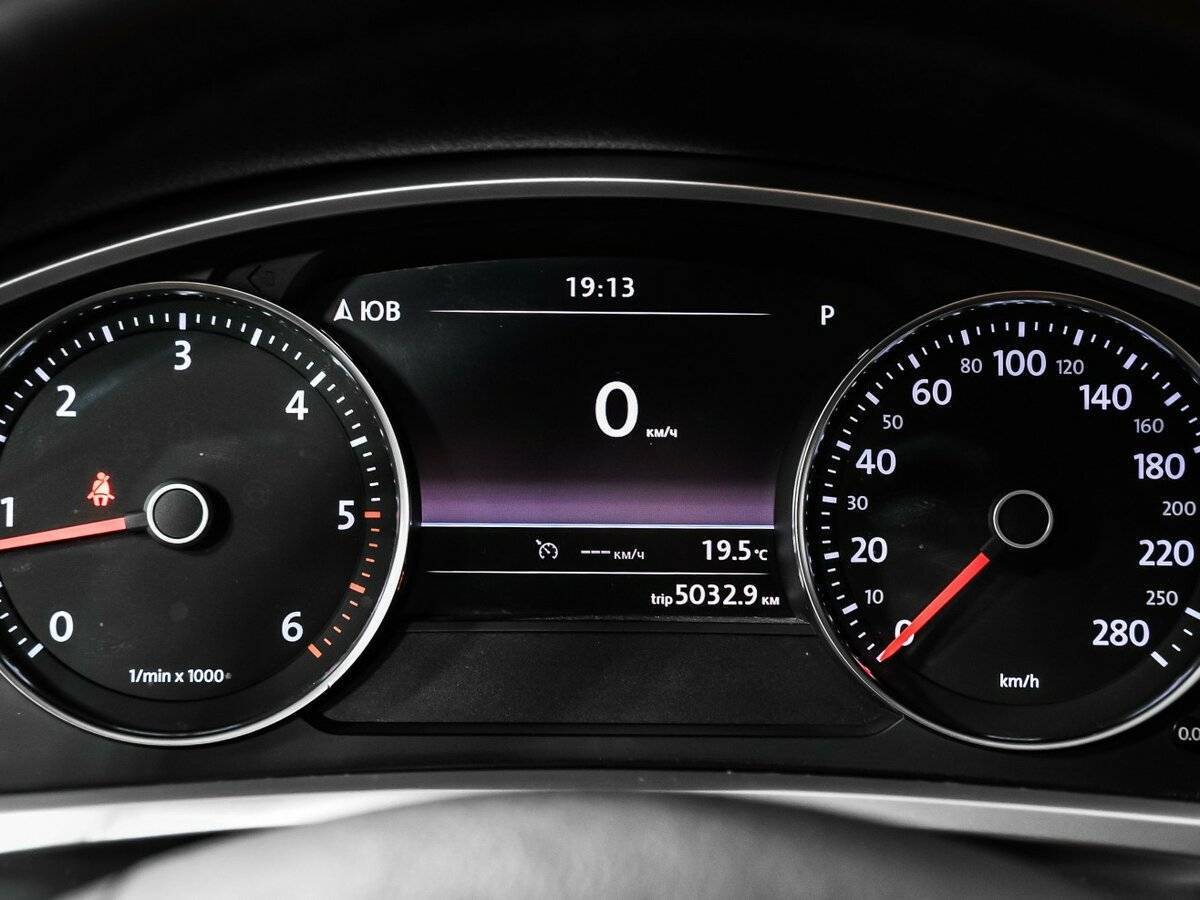 Volkswagen Touareg с пробегом — 2014 год. Фото: #9