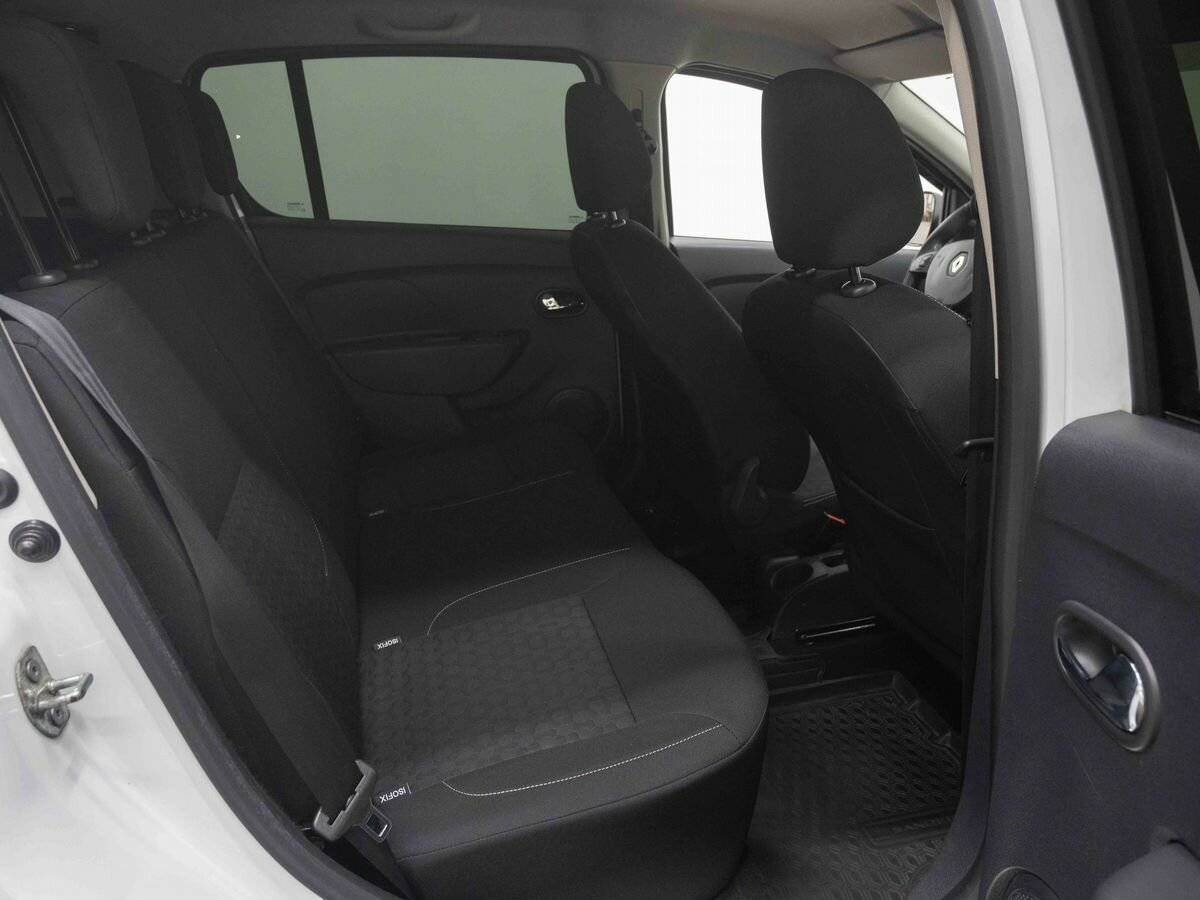 Renault Sandero с пробегом — 2016 год. Фото: #9