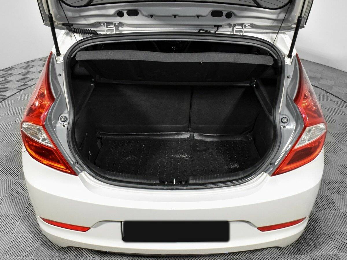 Hyundai Solaris с пробегом — 2015 год. Фото: #17