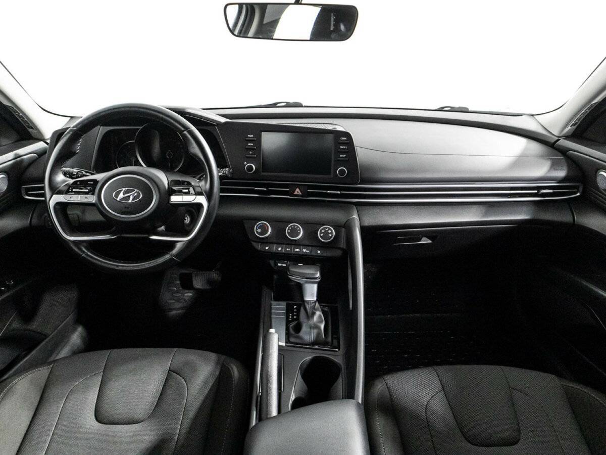 Hyundai Elantra с пробегом — 2021 год. Фото: #12