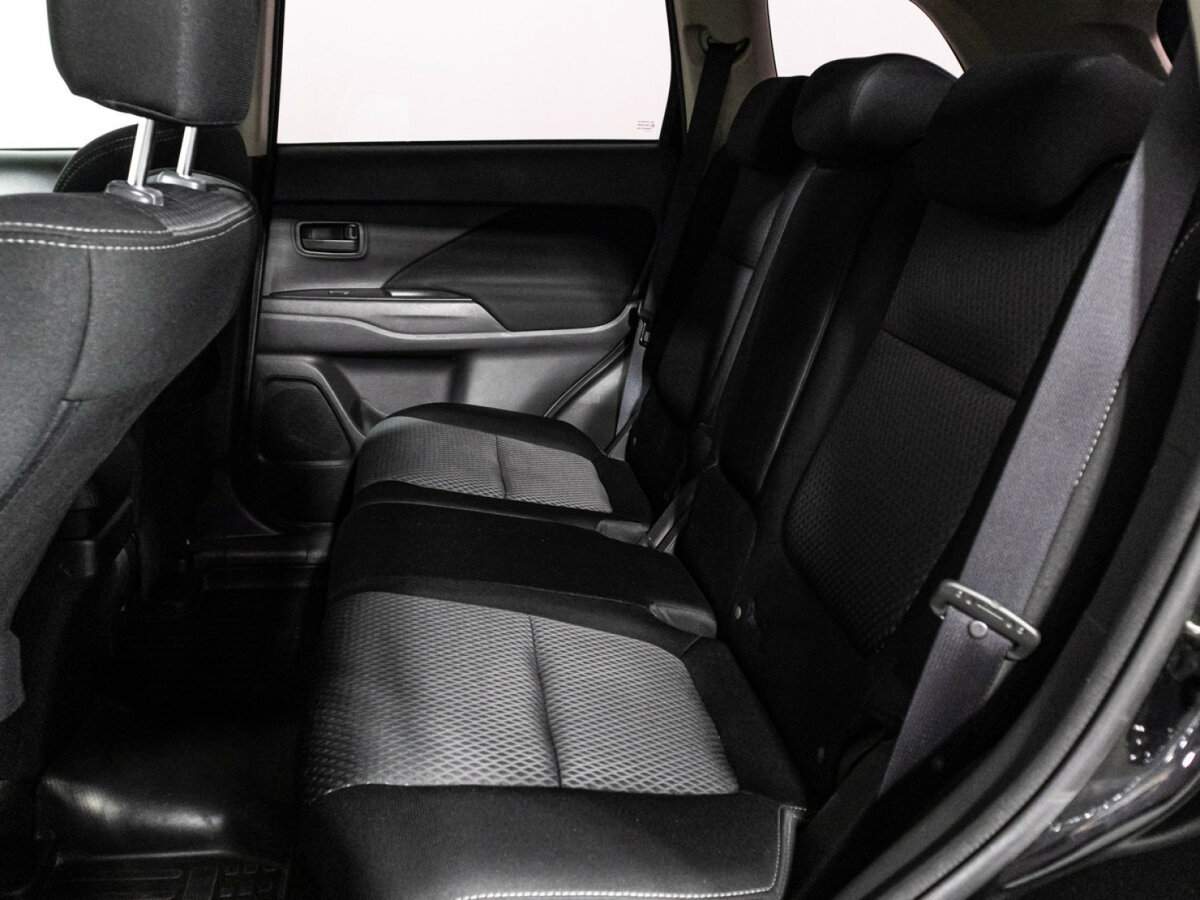 Mitsubishi Outlander с пробегом — 2017 год. Фото: #9