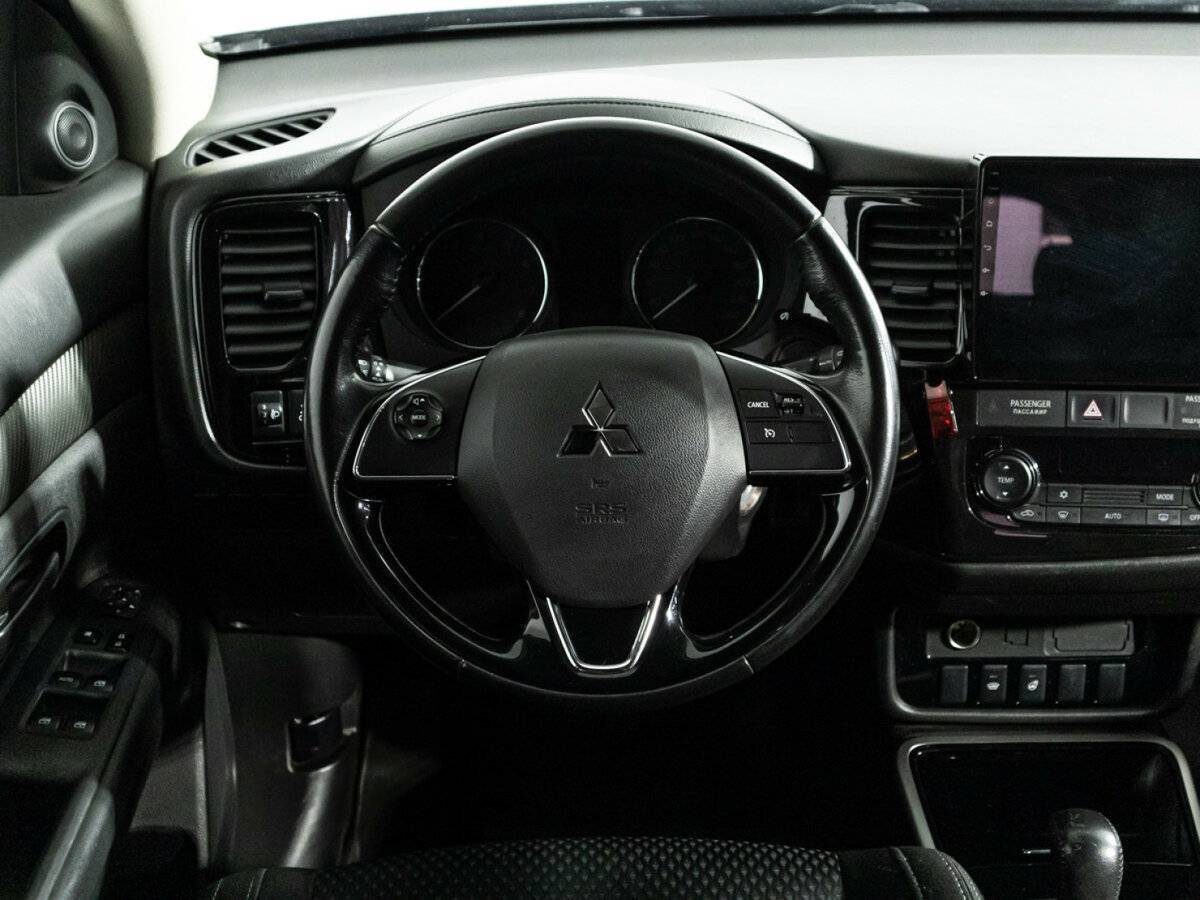 Mitsubishi Outlander с пробегом — 2017 год. Фото: #17