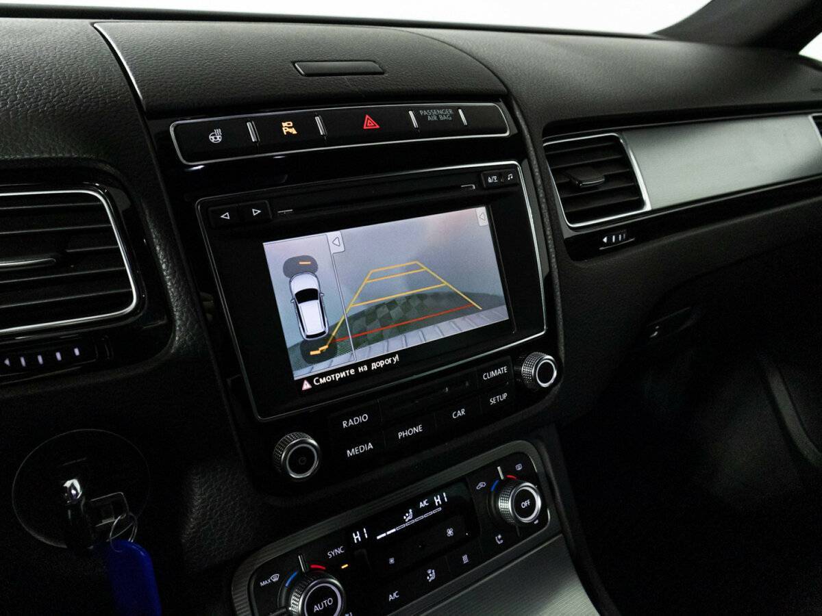 Volkswagen Touareg с пробегом — 2016 год. Фото: #17