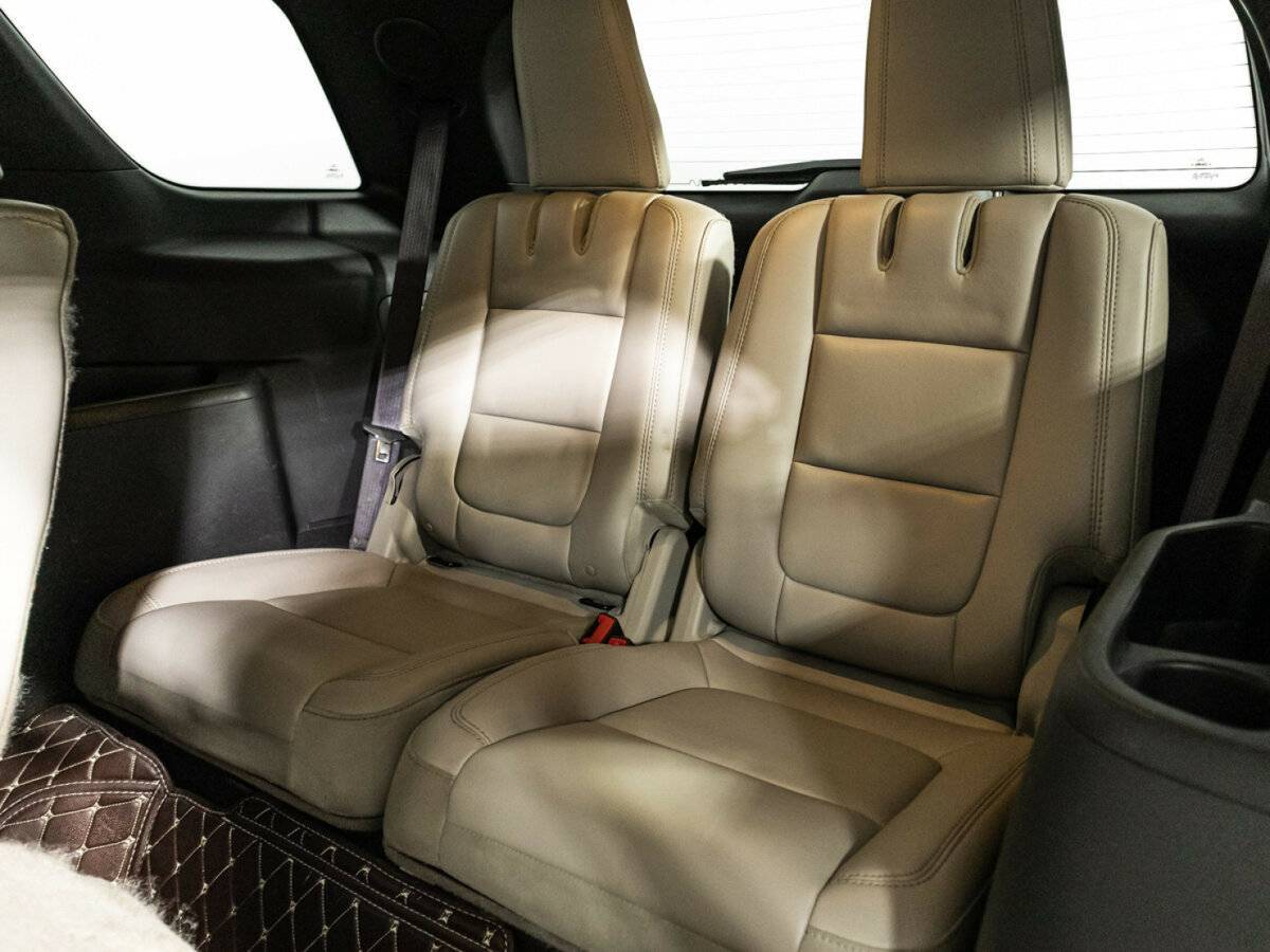 Ford Explorer с пробегом — 2012 год. Фото: #13