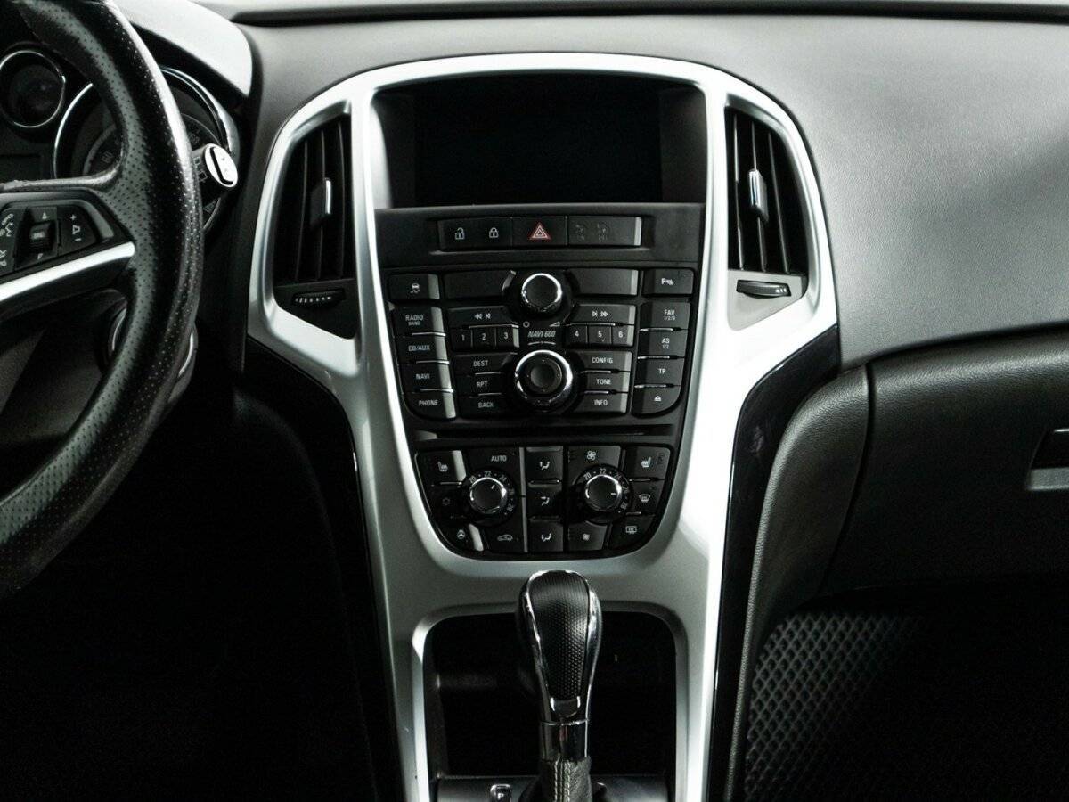 Opel Astra с пробегом — 2013 год. Фото: #13