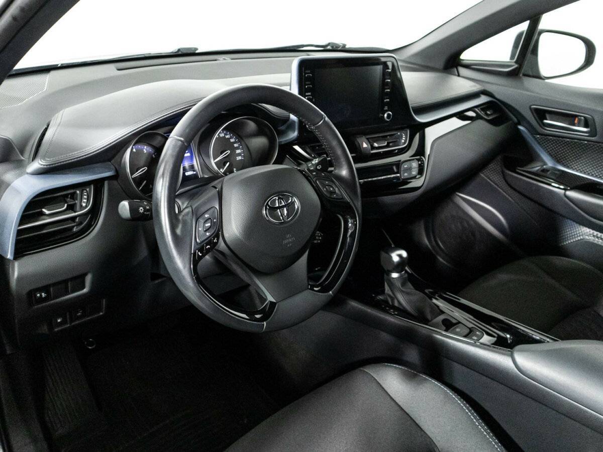 Toyota C-HR с пробегом — 2020 год. Фото: #10