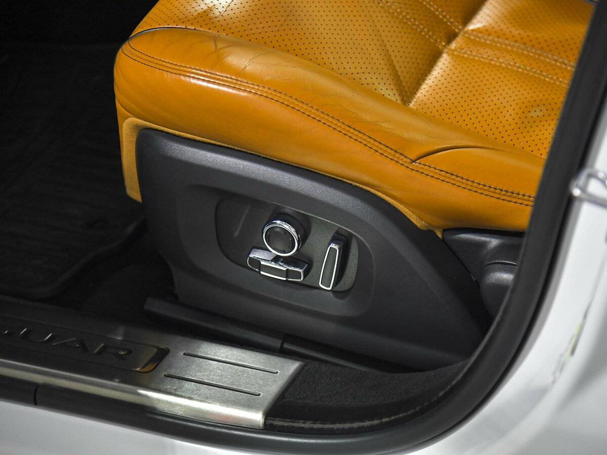 Jaguar XJ с пробегом — 2016 год. Фото: #15