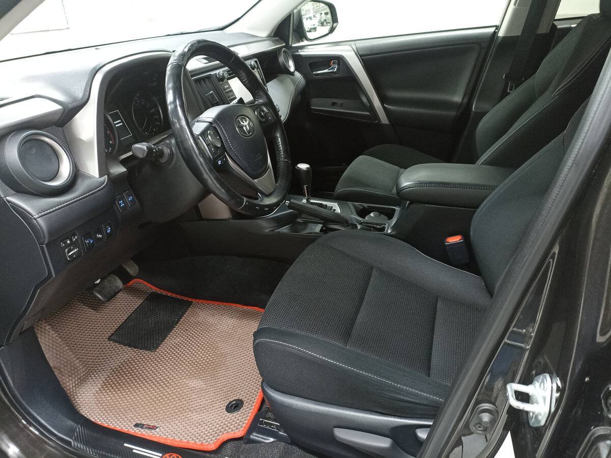 Toyota RAV4 с пробегом — 2016 год. Фото: #15