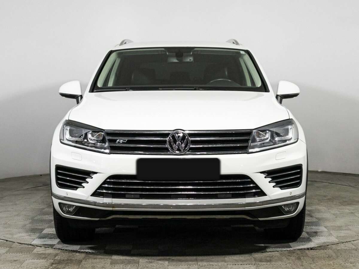 Volkswagen Touareg с пробегом — 2015 год. Фото: #1