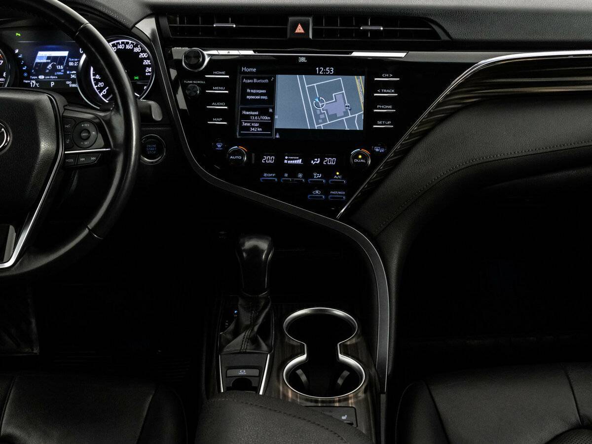 Toyota Camry с пробегом — 2018 год. Фото: #15