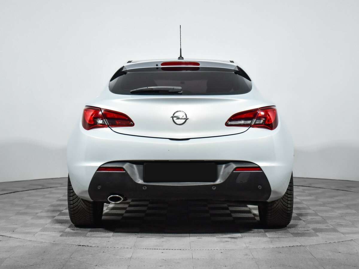 Opel Astra с пробегом — 2012 год. Фото: #5