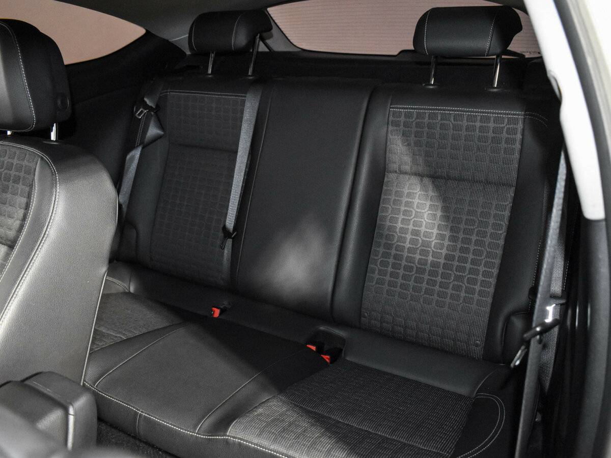 Opel Astra с пробегом — 2012 год. Фото: #10