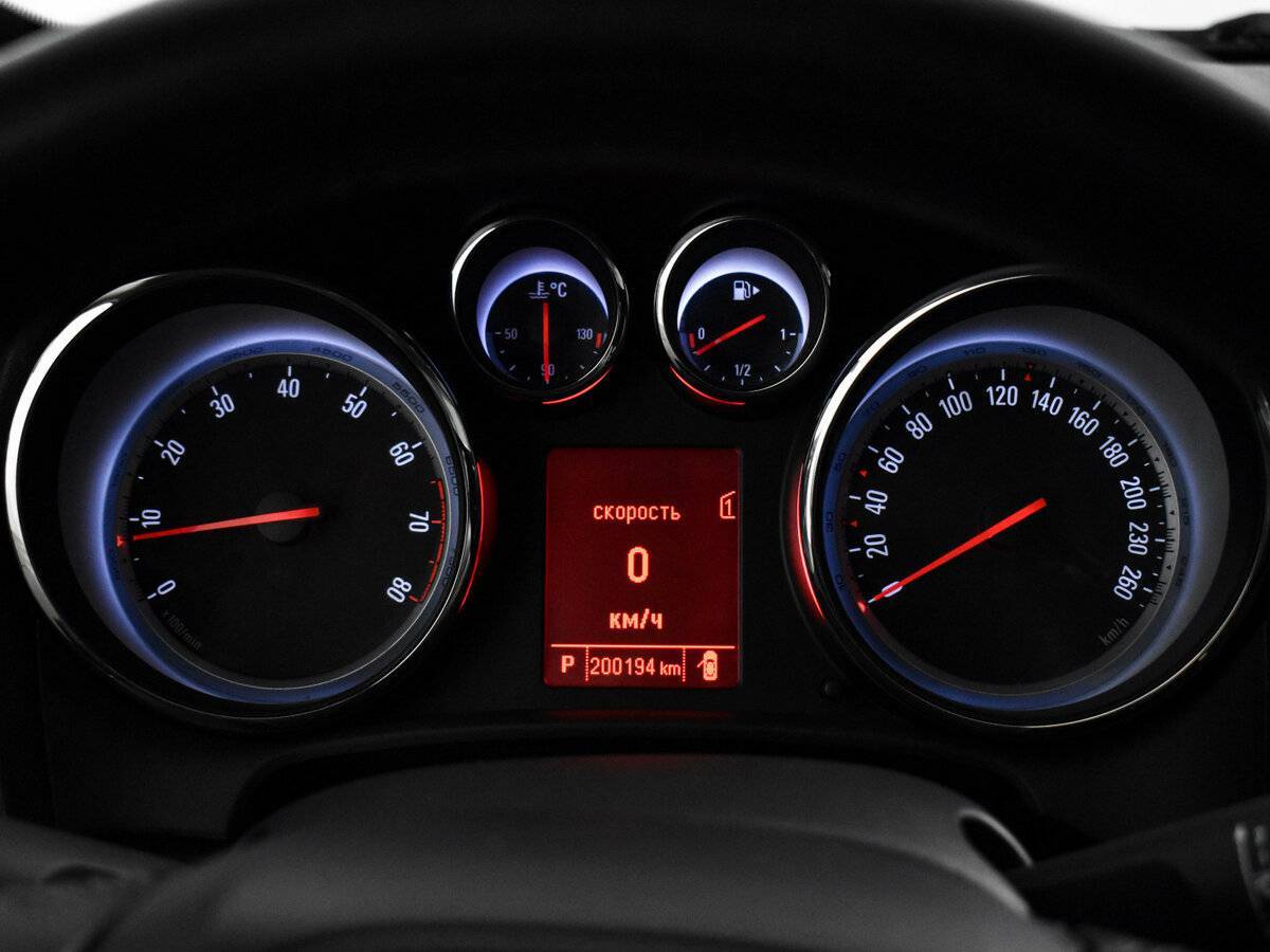 Opel Astra с пробегом — 2012 год. Фото: #17