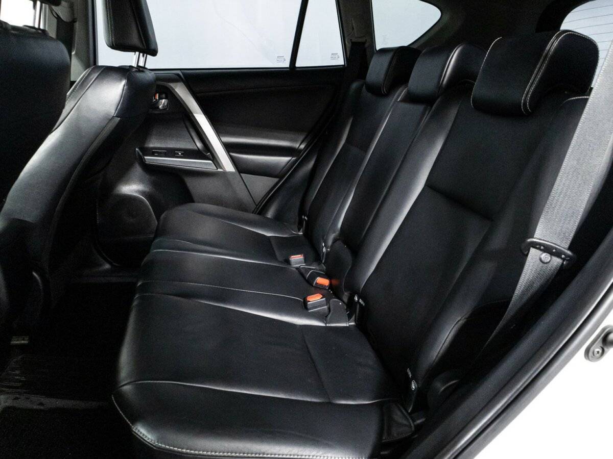 Toyota RAV4 с пробегом — 2018 год. Фото: #9