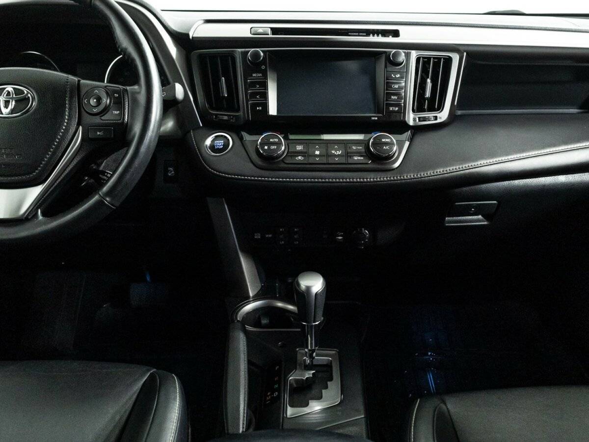 Toyota RAV4 с пробегом — 2018 год. Фото: #13