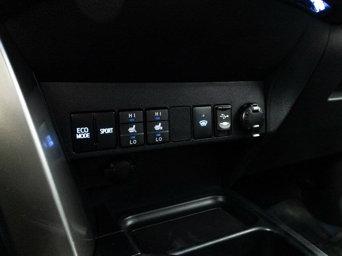 Toyota RAV4 с пробегом — 2018 год. Фото: #24