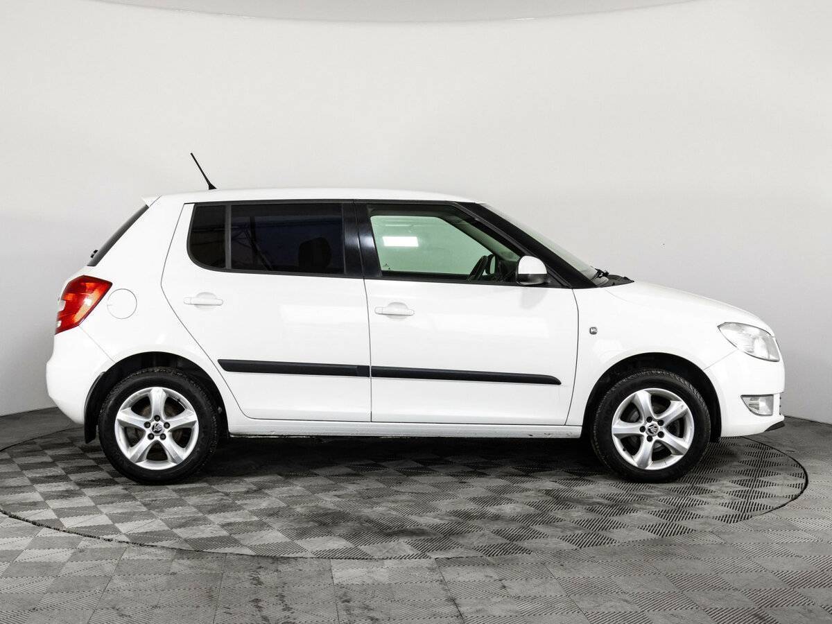 Skoda Fabia с пробегом — 2013 год. Фото: #3