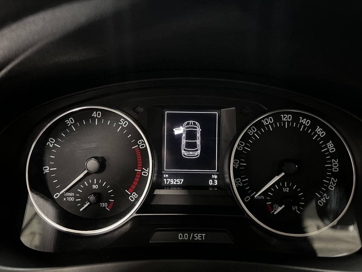 Skoda Rapid с пробегом — 2016 год. Фото: #12