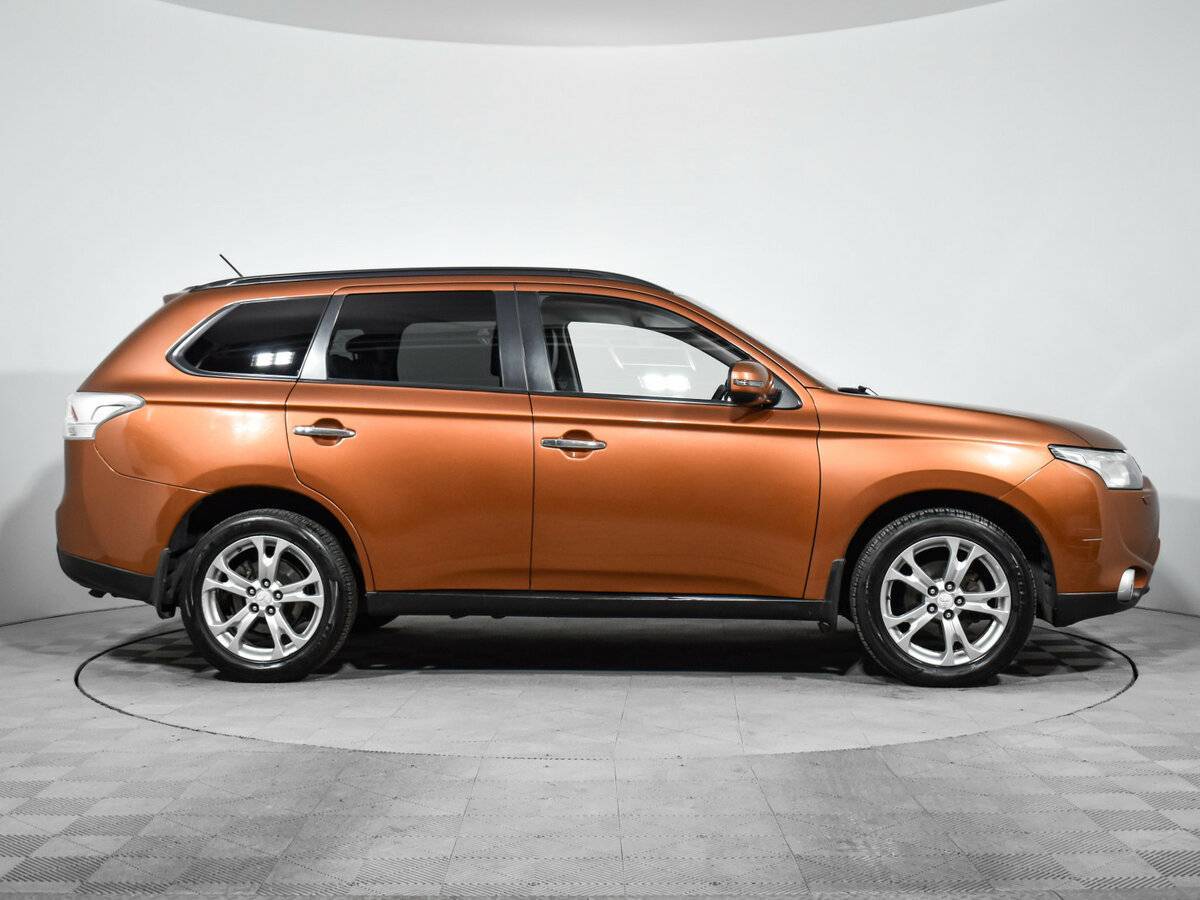 Mitsubishi Outlander с пробегом — 2012 год. Фото: #4