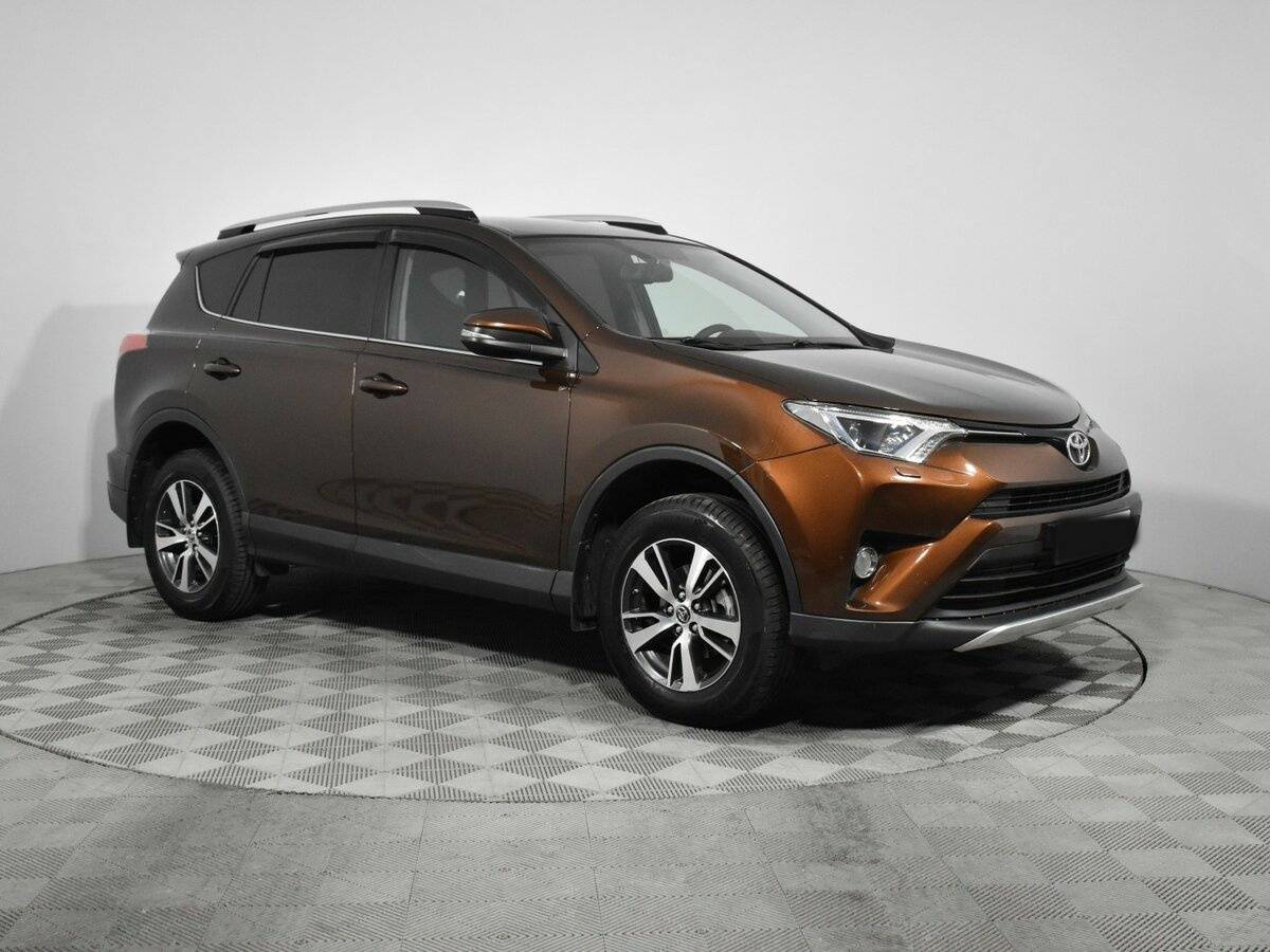 Toyota RAV4 с пробегом — 2017 год. Фото: #2