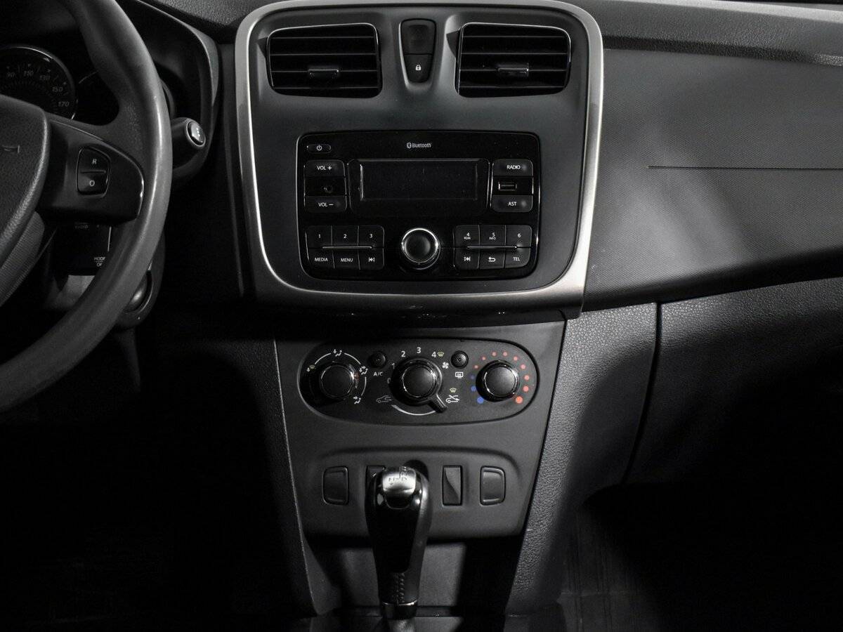 Renault Sandero с пробегом — 2017 год. Фото: #13