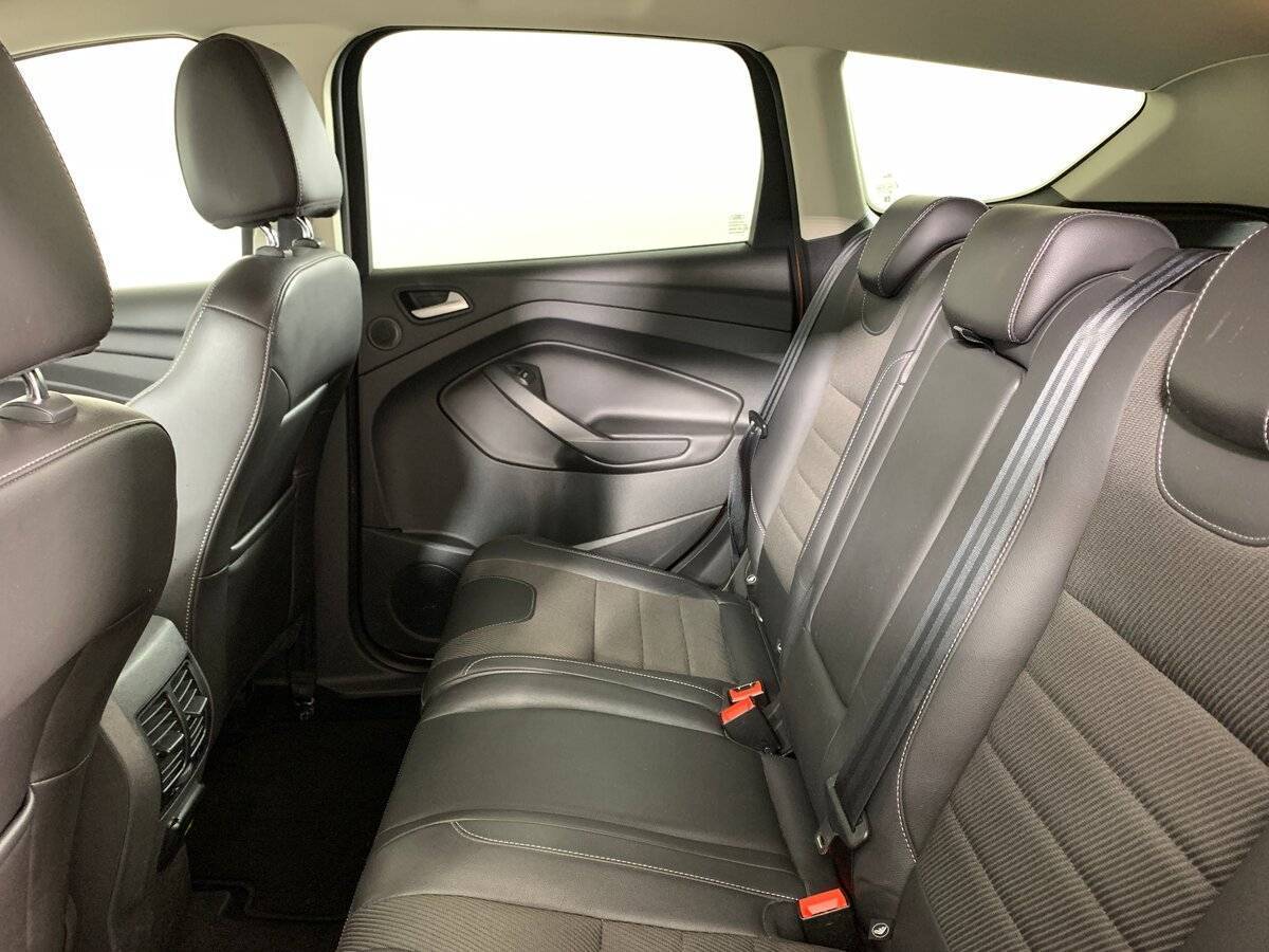 Ford Kuga с пробегом — 2014 год. Фото: #17