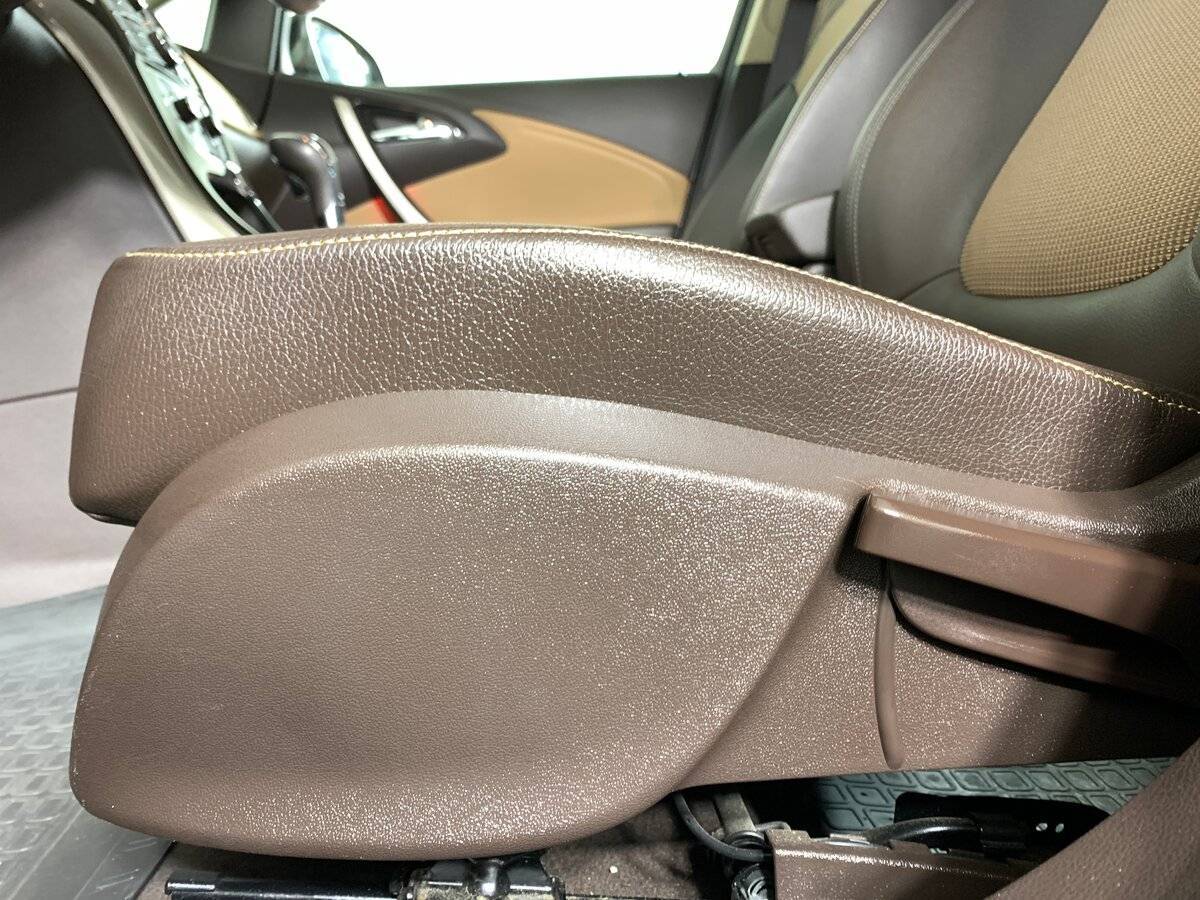 Opel Astra с пробегом — 2013 год. Фото: #14