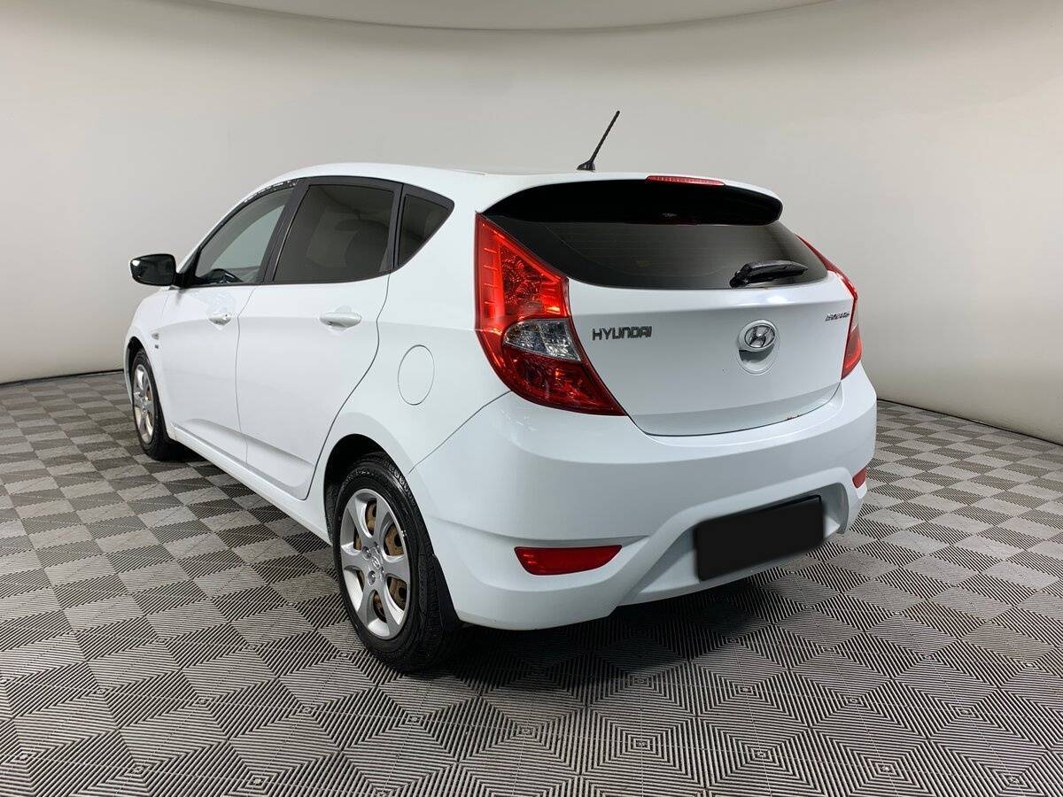 Hyundai Solaris с пробегом — 2013 год. Фото: #6
