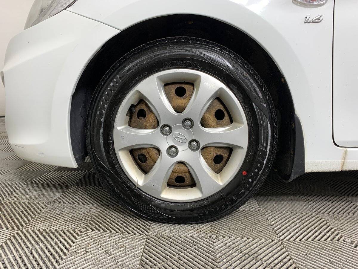 Hyundai Solaris с пробегом — 2013 год. Фото: #8