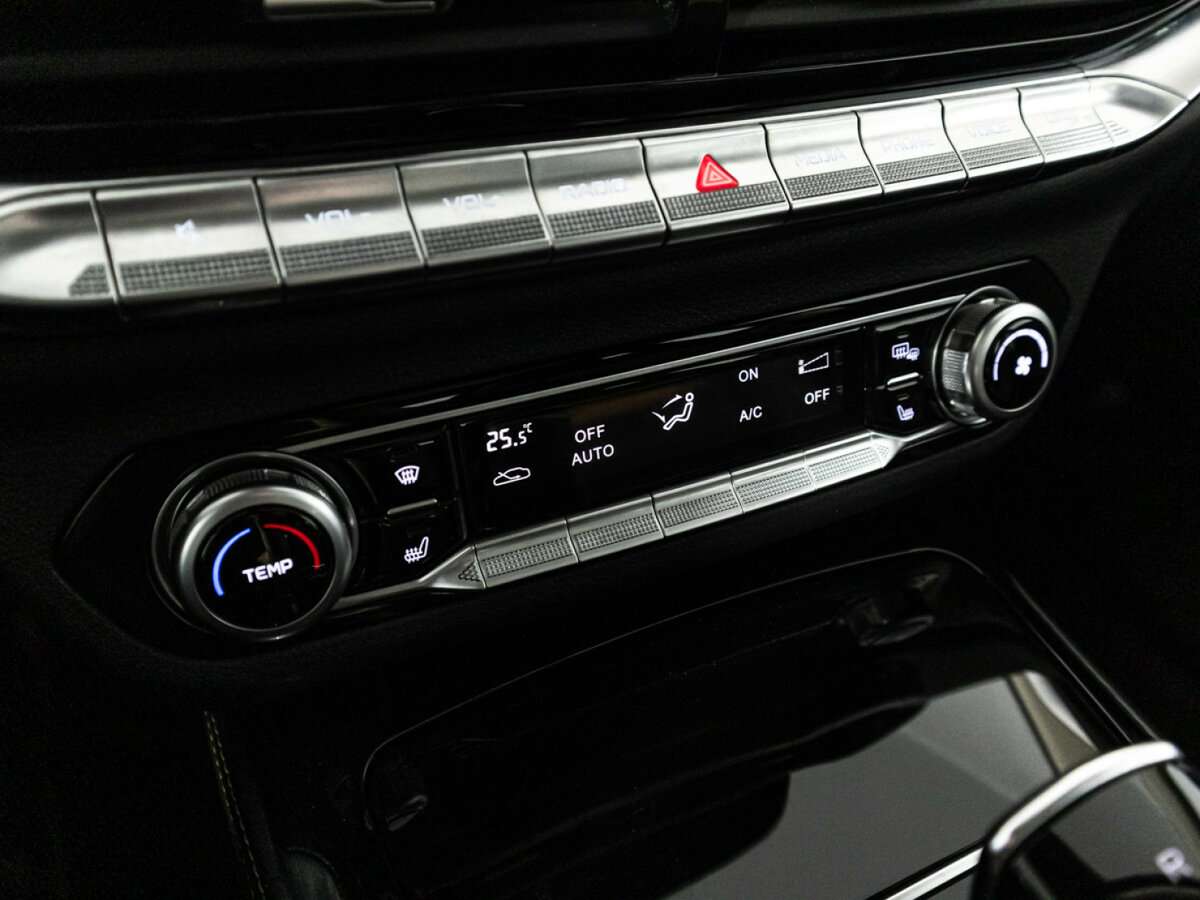 FAW Bestune T77 с пробегом — 2022 год. Фото: #16