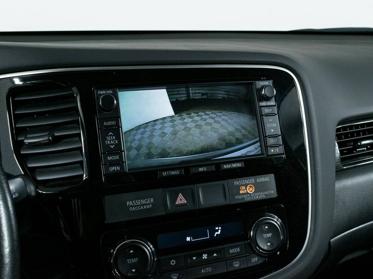 Mitsubishi Outlander с пробегом — 2015 год. Фото: #16