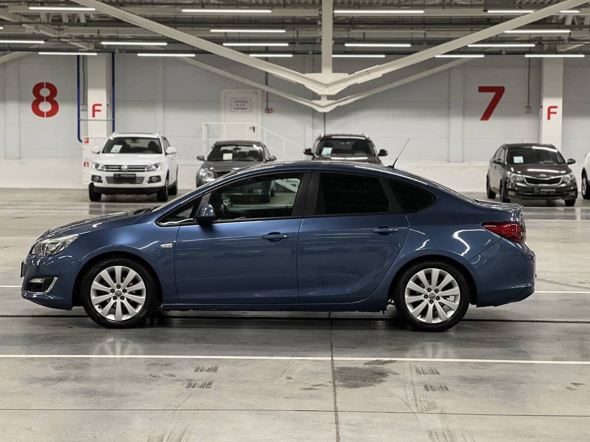 Opel Astra с пробегом — 2013 год. Фото: #7