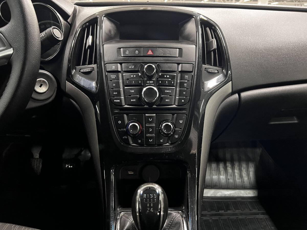 Opel Astra с пробегом — 2013 год. Фото: #14