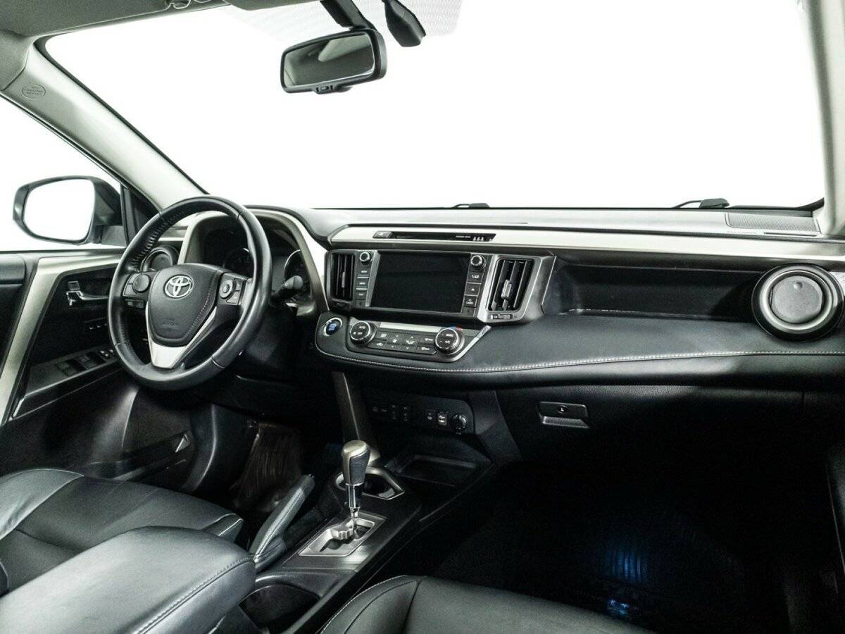 Toyota RAV4 с пробегом — 2018 год. Фото: #8