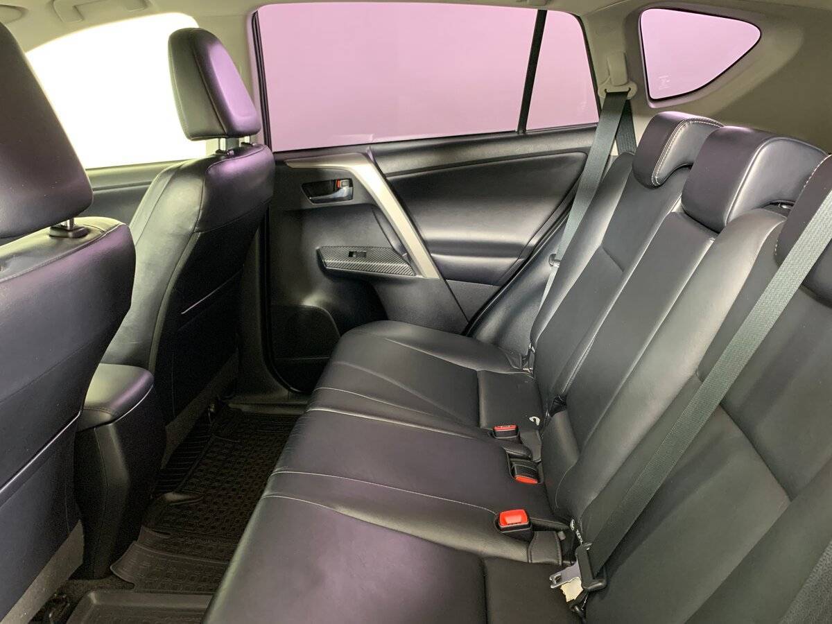 Toyota RAV4 с пробегом — 2013 год. Фото: #17