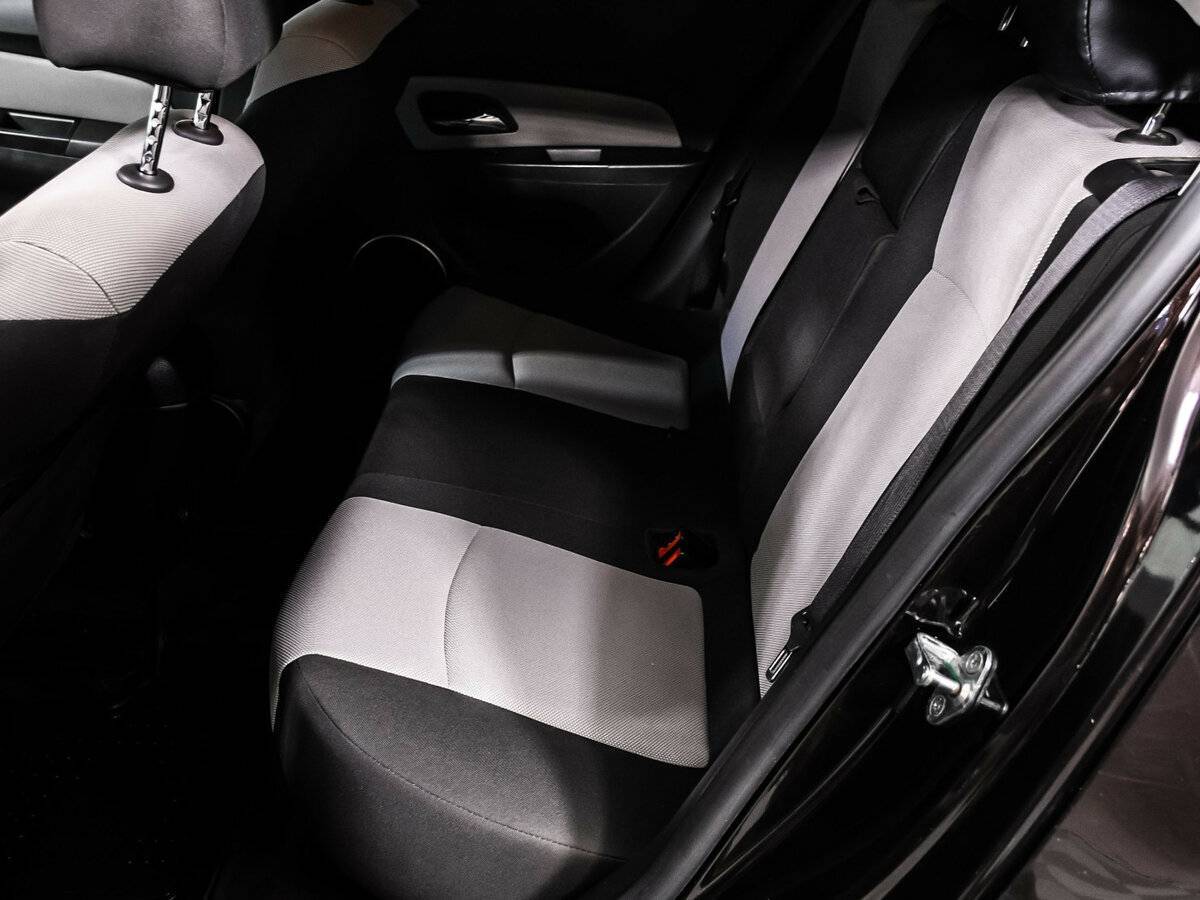 Chevrolet Cruze с пробегом — 2013 год. Фото: #12