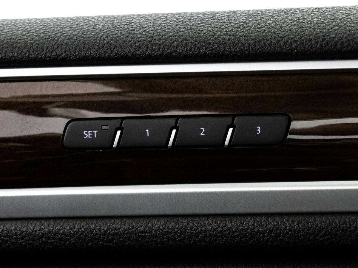 Volkswagen Touareg с пробегом — 2015 год. Фото: #16