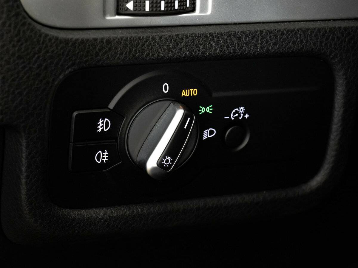 Volkswagen Touareg с пробегом — 2015 год. Фото: #21