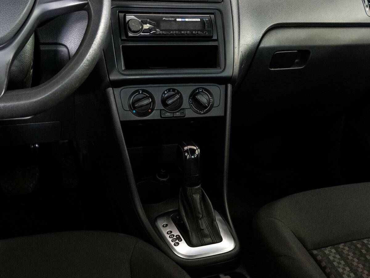 Volkswagen Polo с пробегом — 2016 год. Фото: #11