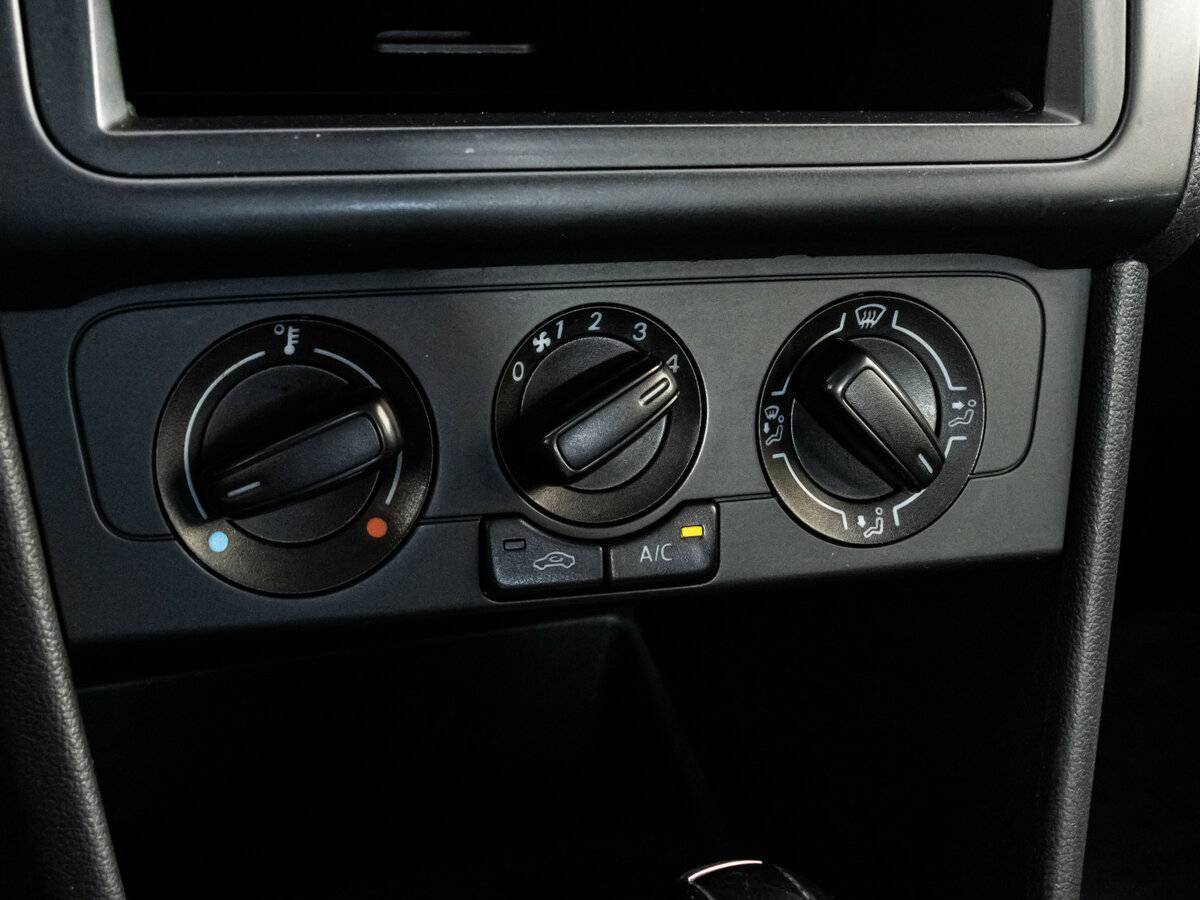 Volkswagen Polo с пробегом — 2016 год. Фото: #12