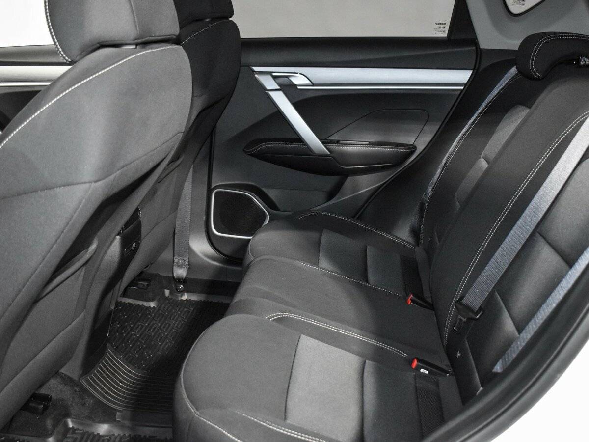 Geely Coolray с пробегом — 2023 год. Фото: #13