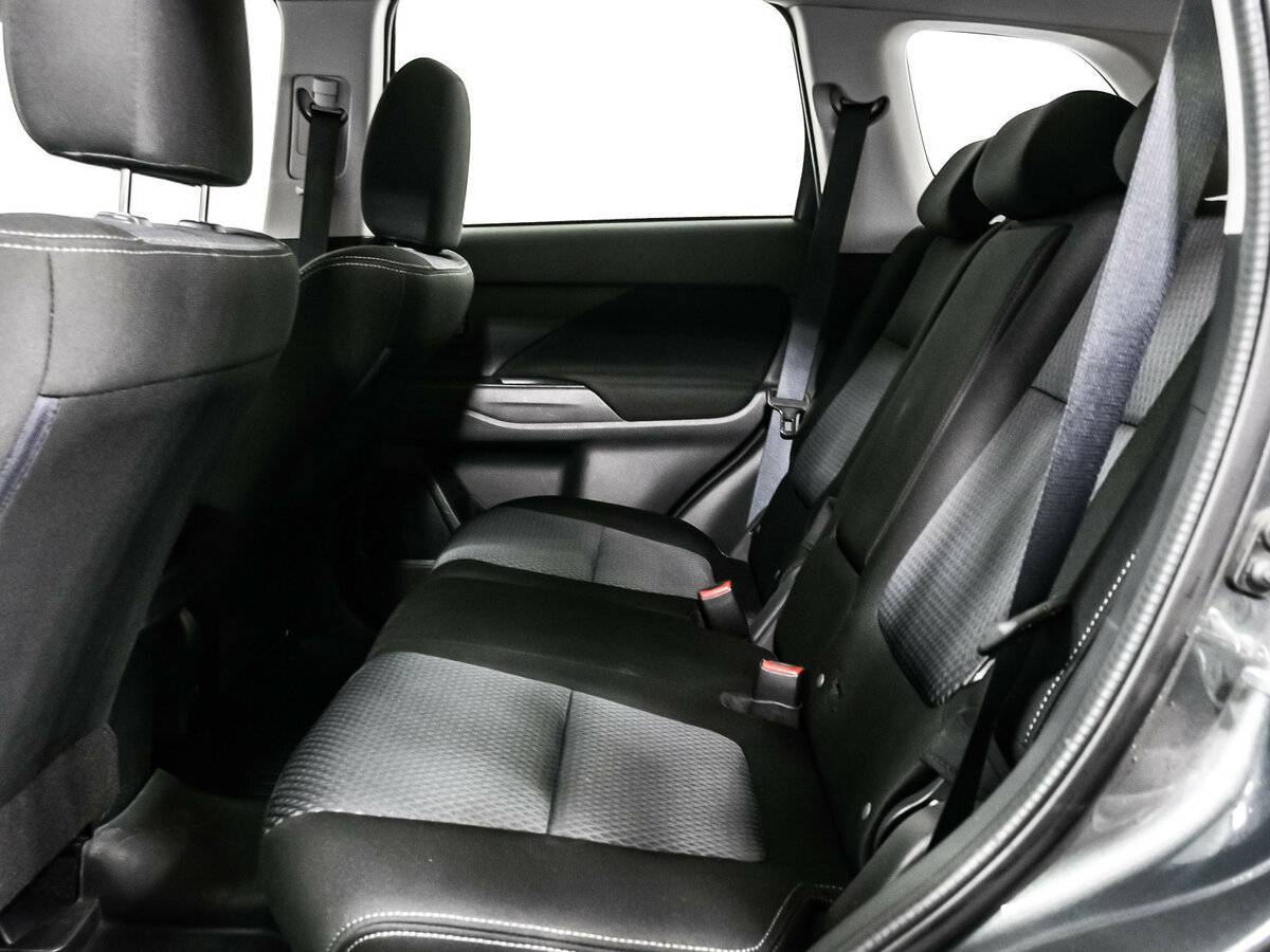 Mitsubishi Outlander с пробегом — 2016 год. Фото: #11