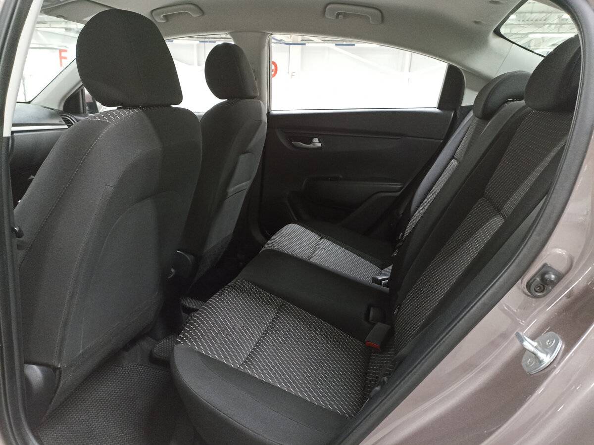 Kia Rio с пробегом — 2018 год. Фото: #11