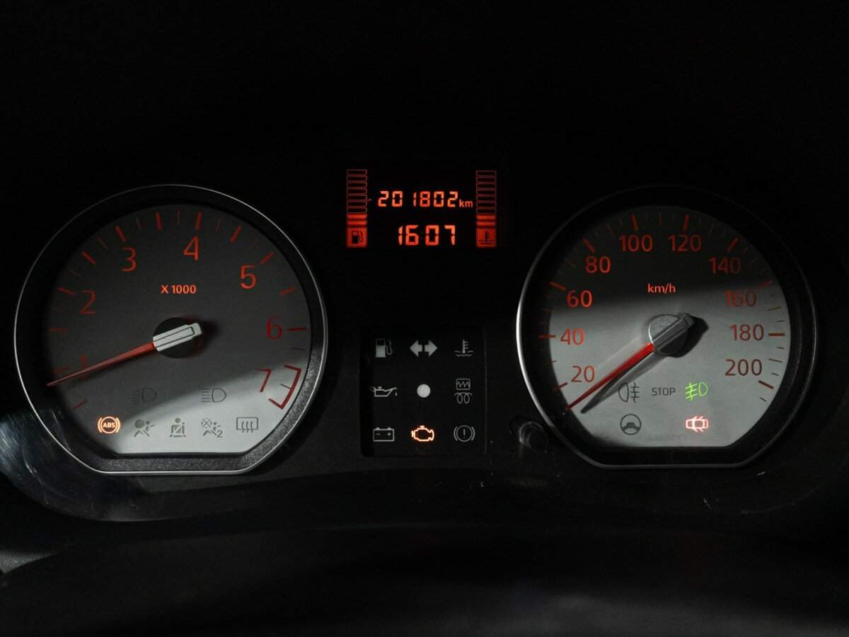 Renault Logan с пробегом — 2012 год. Фото: #11