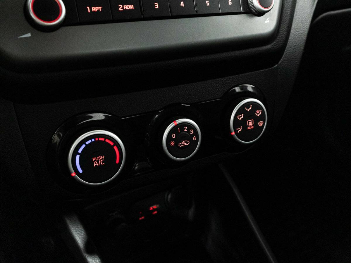 Kia Rio с пробегом — 2015 год. Фото: #14