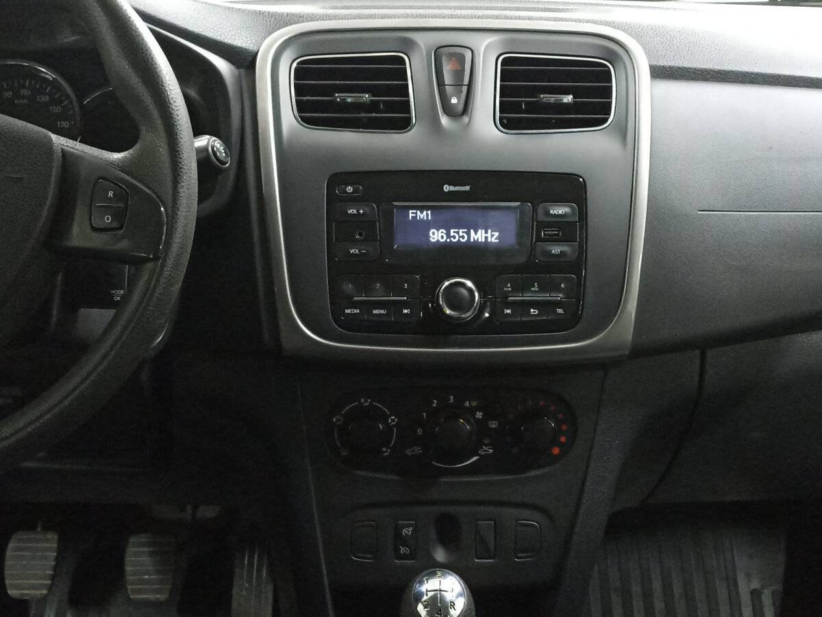 Renault Sandero с пробегом — 2017 год. Фото: #14