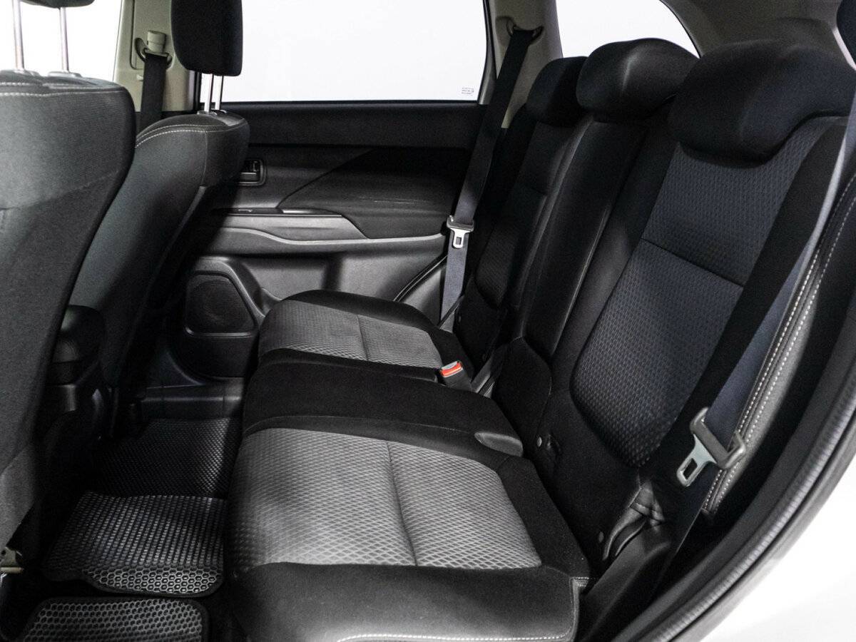 Mitsubishi Outlander с пробегом — 2016 год. Фото: #9