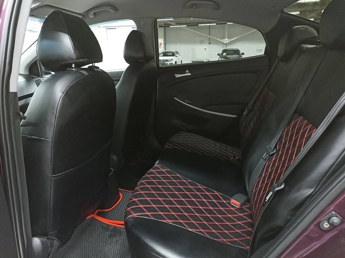 Hyundai Solaris с пробегом — 2013 год. Фото: #11